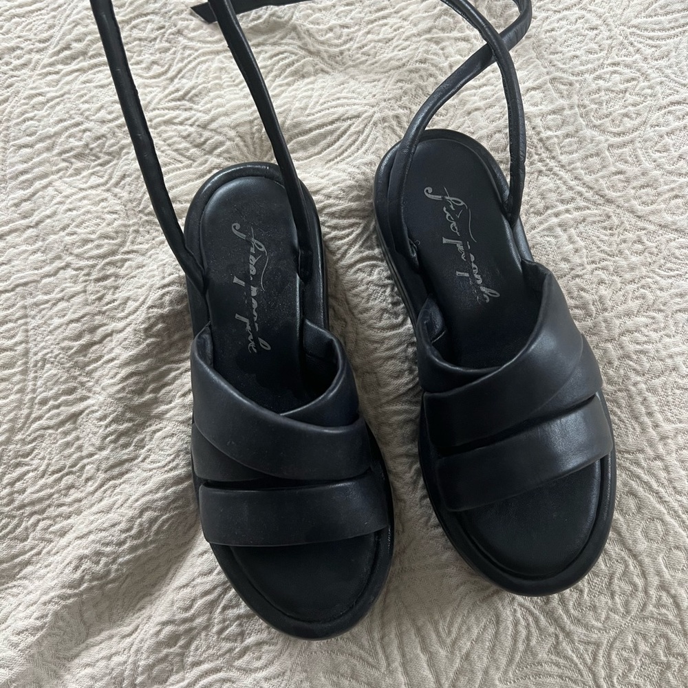 FREE PEOPLE PLATFORM SANDALS - NWT